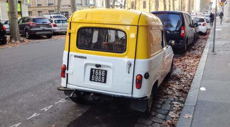 Voiture de collection « Renault 4 F4 »