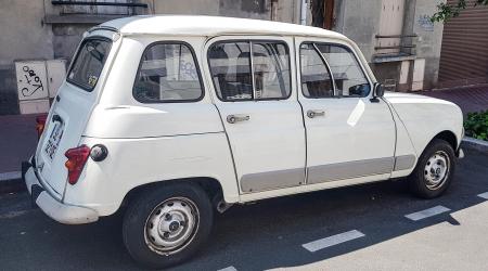 Voiture de collection « Renault 4 GTL »