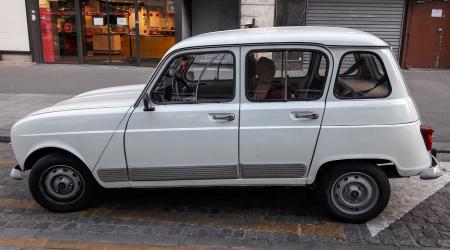 Voiture de collection « Renault 4 GTL »