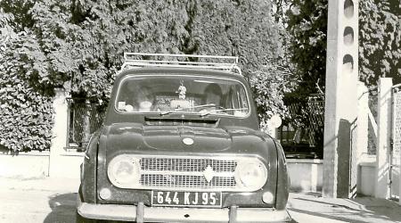 Voiture de collection « Renault 4 - Photo de 1973 »
