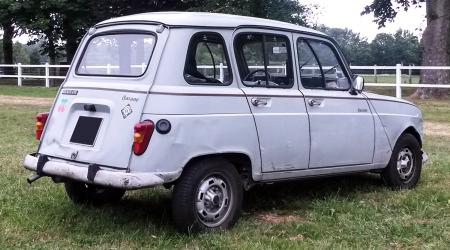 Voiture de collection « Renault 4 Savane »