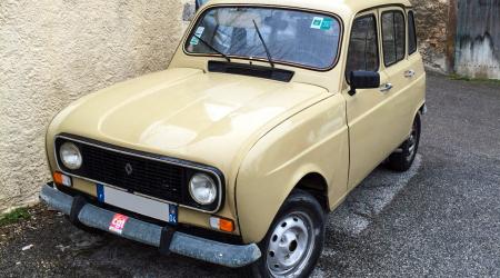 Voiture de collection « Renault 4 TL »