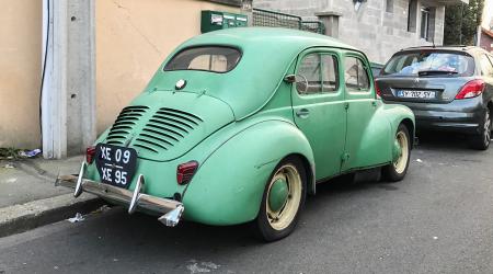 Voiture de collection « Renault 4CV »