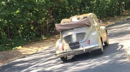 Voiture de collection « Renault 4CV Découvrable »