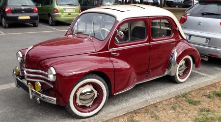 Voiture de collection « Renault 4CV »