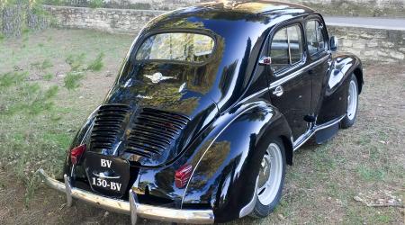 Voiture de collection « Renault 4CV »