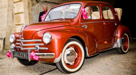 Voiture de collection « Renault 4cv découvrable »