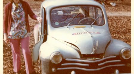 Voiture de collection « Renault 4CV Wynn's ! 1973 vue de face »