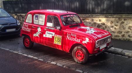 Voiture de collection « Renault 4L Trophy »