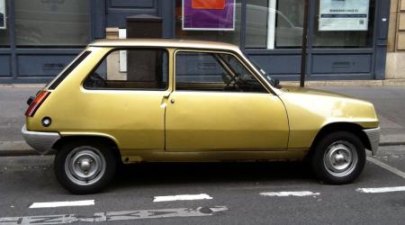 Voiture de collection « Renault 5 dorée »