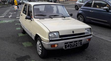 Voiture de collection « Renault 5 »