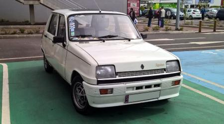 Voiture de collection « Renault 5 Lauréate »