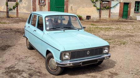 Voiture de collection « Renault 6 »