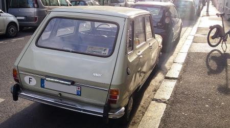 Voiture de collection « Renault 6 »