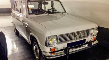 Voiture de collection « Renault 6 »