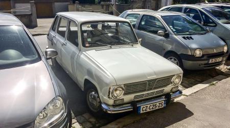 Voiture de collection « Renault 6 »