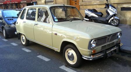 Voiture de collection « Renault 6 »