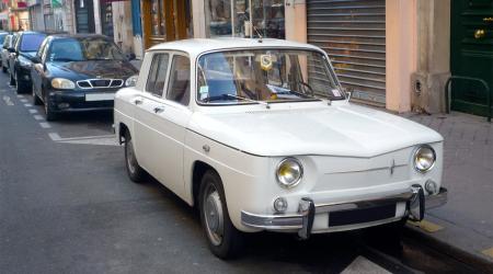 Voiture de collection « Renault 8 »