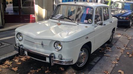 Voiture de collection « Renault 8 »