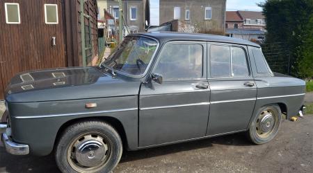 Voiture de collection « Renault 8 »