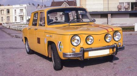 Voiture de collection « Renault 8 1969 »