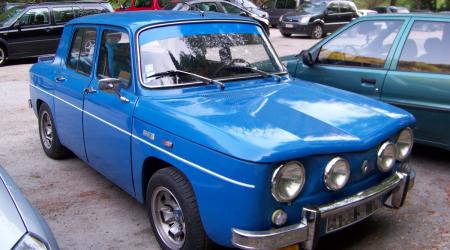 Voiture de collection « Renault 8 bleue »