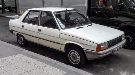 Voiture de collection « Renault 9 GTS »