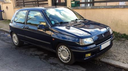 Voiture de collection « Renault Clio 16s »