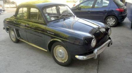 Voiture de collection « Renault Dauphine »