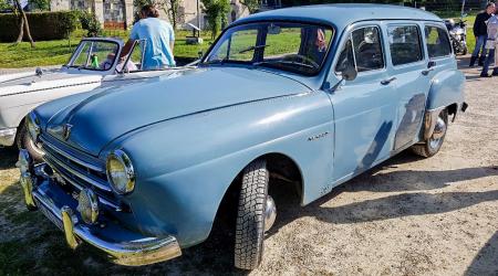 Voiture de collection « Renault Domaine »