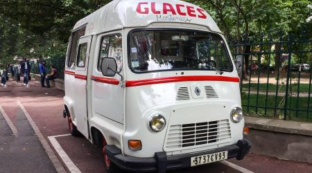 Voiture de collection « Renault Estafette Glaces Martinez »