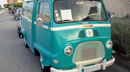 Voiture de collection « Renault Estafette verte »