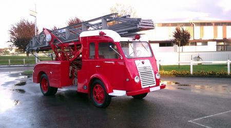 Voiture de collection « Renault Goelette Pompiers »