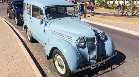 Voiture de collection « Renault Juvaquatre Dauphinoise »