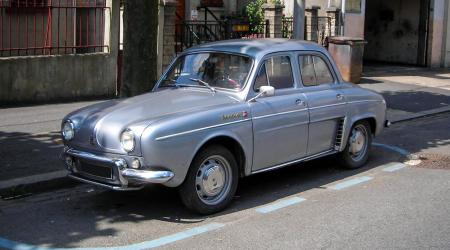 Voiture de collection « Renault Ondine 1962 »