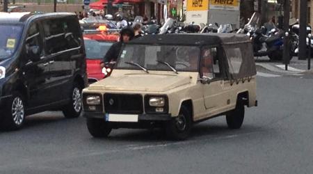 Voiture de collection « Renault Rodéo »