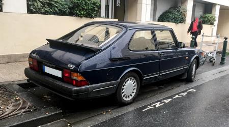 Voiture de collection « Saab 900i »