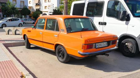 Voiture de collection « Seat 124 »