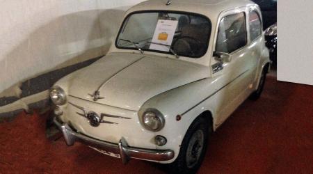 Voiture de collection « Seat 600 »