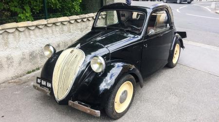 Voiture de collection « Simca cinq »