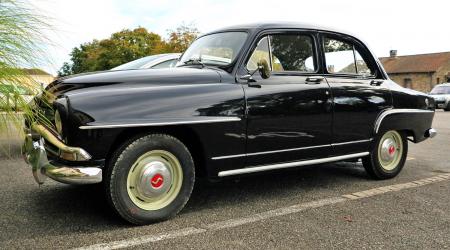 Voiture de collection « Simca Aronde »