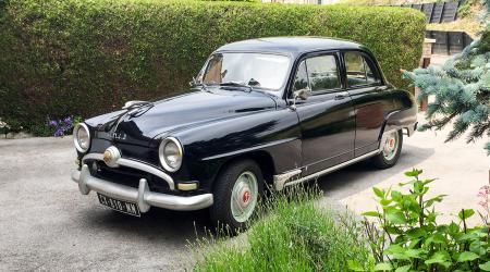 Voiture de collection « Simca Aronde »