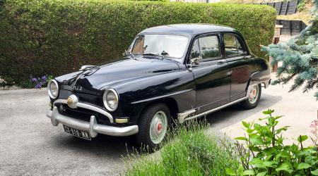 Voiture de collection « Simca Aronde »