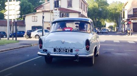 Voiture de collection « Simca Aronde »