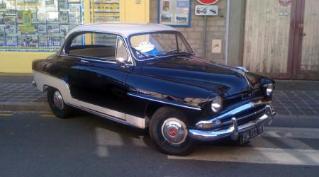 Voiture de collection « Simca Aronde Grand Large »