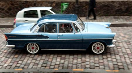 Voiture de collection « Simca Chambord »