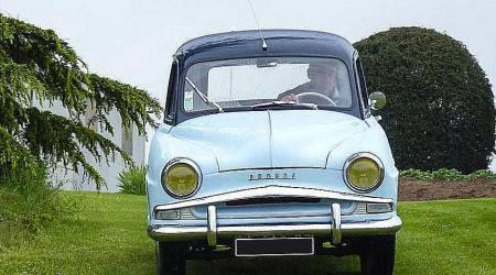 Voiture de collection « Simca Châtelaine »