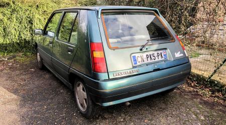Voiture de collection « Renault Supercinq GTX »