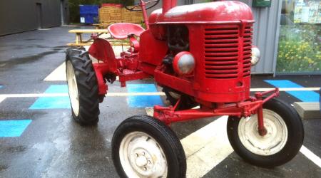 Voiture de collection « Un tracteur agricole ! »