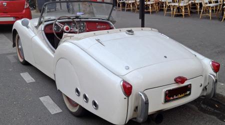 Voiture de collection « Triumph TR2 The Road Rocket ! »